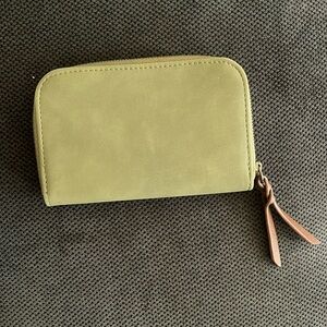 Universal Thread Zip Wallet